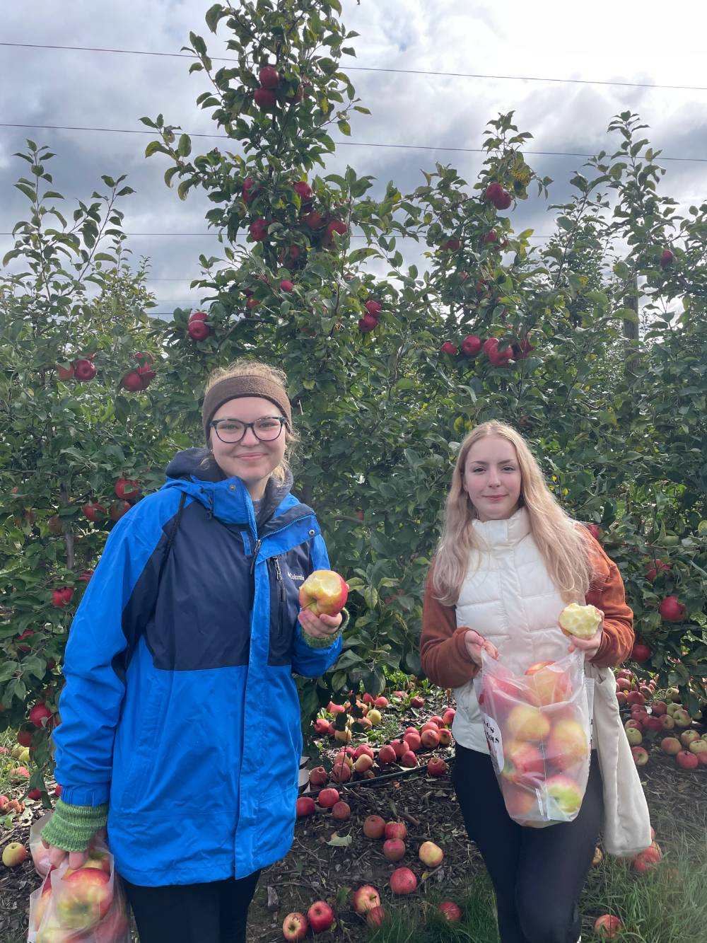 students showing apples